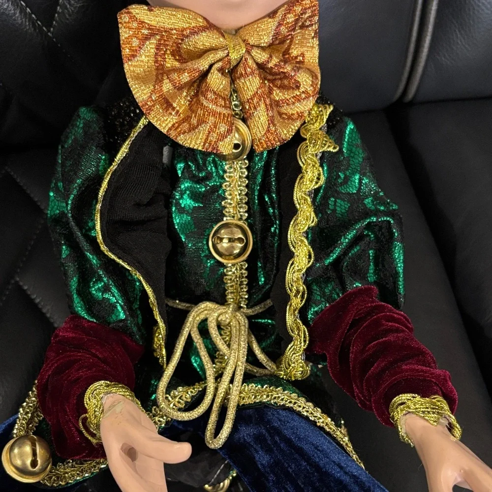Robert Stanley Festive Posable Christmas Elf Doll with Velvet Outfit 23” - Picture 5 of 16